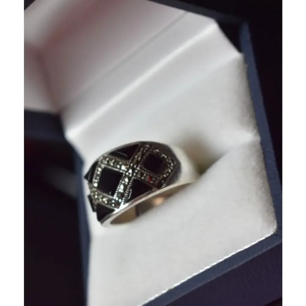 925 Sterling Silver Black Nephrite & Marcasites Ring Size 8
